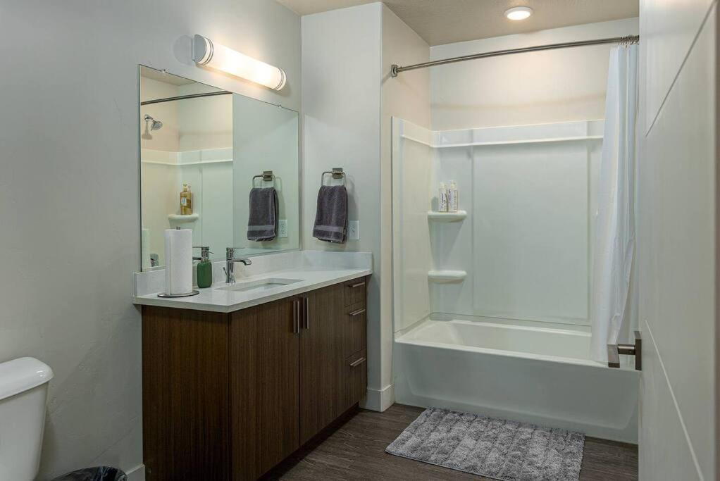 Апартаменти Modern 1B Downtown Slc With Wfh Setup, Gym, Fast Wi-Fi, Pool Солт-Лейк-Сіті Екстер'єр фото