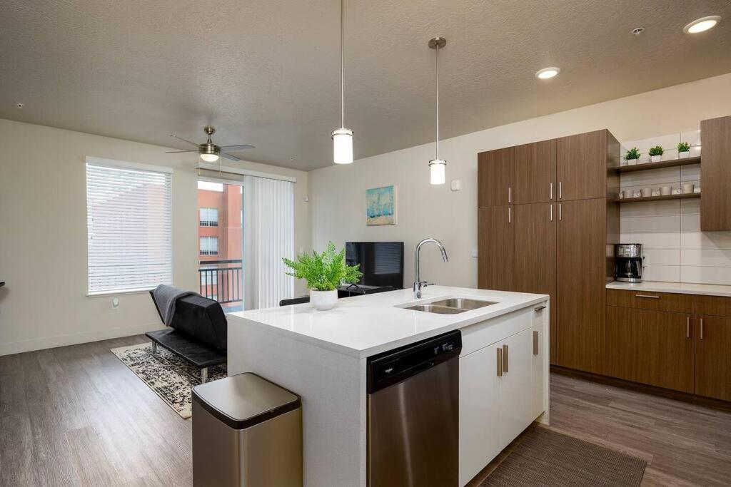Апартаменти Modern 1B Downtown Slc With Wfh Setup, Gym, Fast Wi-Fi, Pool Солт-Лейк-Сіті Екстер'єр фото