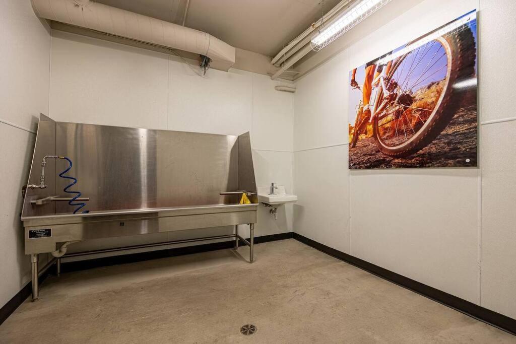Апартаменти Modern 1B Downtown Slc With Wfh Setup, Gym, Fast Wi-Fi, Pool Солт-Лейк-Сіті Екстер'єр фото